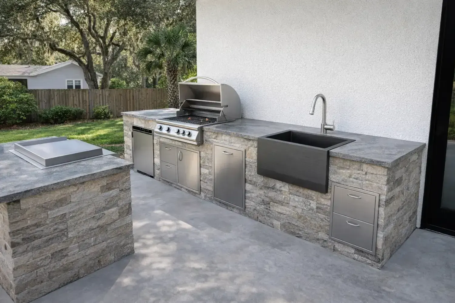 Outdoor kitchen and bar design by Serene Spaces Studio
