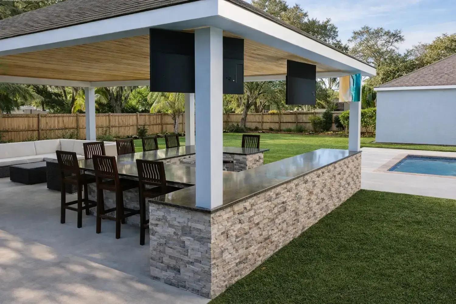 Outdoor kitchen and bar design by Serene Spaces Studio